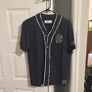Hollister button up baseball jersey. Men’s medium